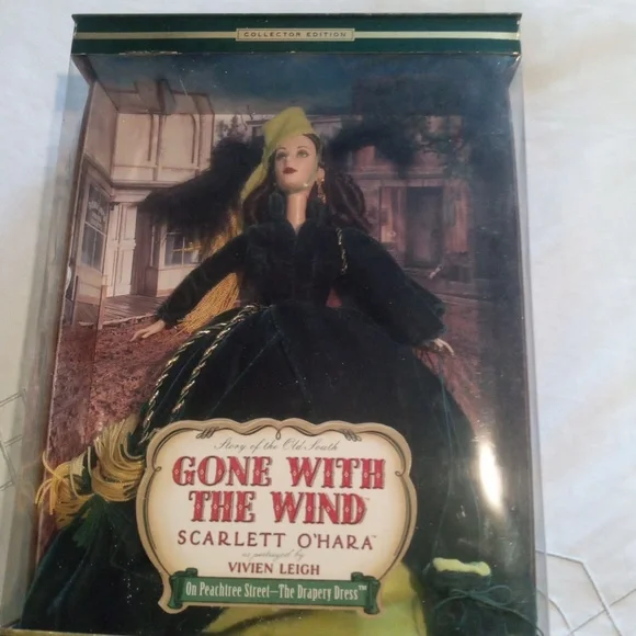 COLLECTIBLE BARBIE GONE WITH THE WIND. SCARLET O'HARA. IN GREEN VELVET  GOWNBOX